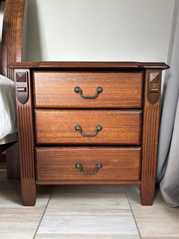 Queen Bed with drawers both sides - Image 4